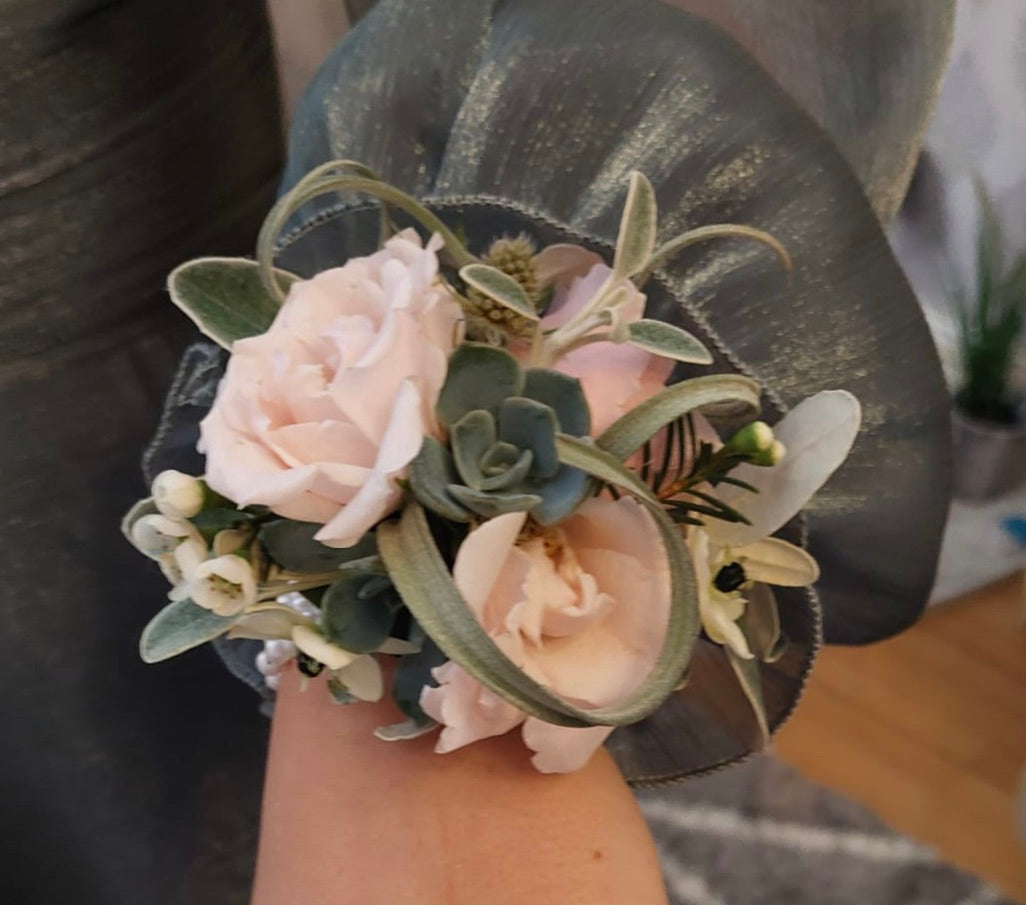 Corsage Debs rose